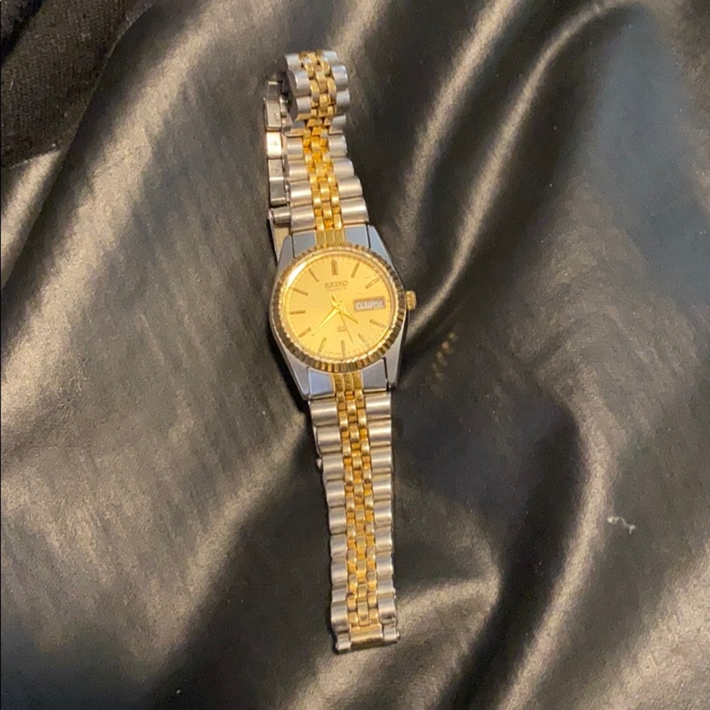 Ladies vintage original Seiko watch. Works!